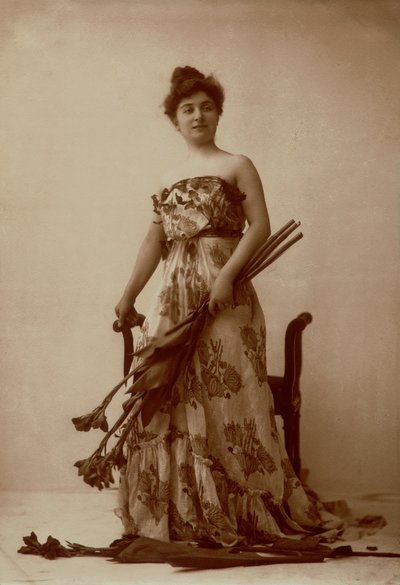 ممثلة مسرح بواسطة Unknown